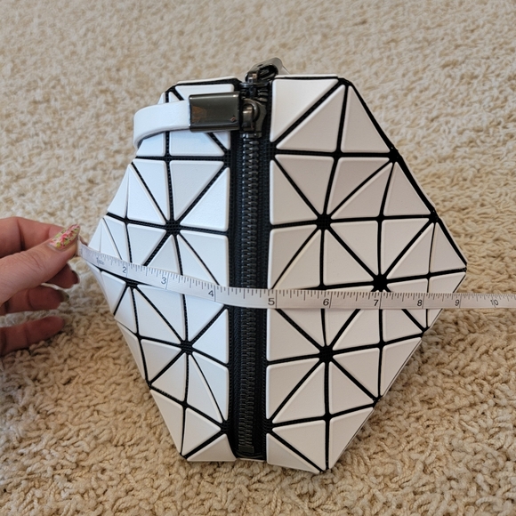 Bao Bao Issey Miyake White Triangle Shoulder Bag Rare NWOT - Picture 16 of 17